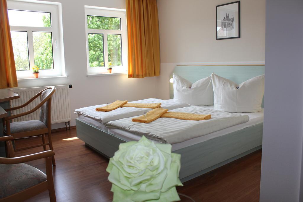 Lindenhof Hotel Thiendorf Buitenkant foto